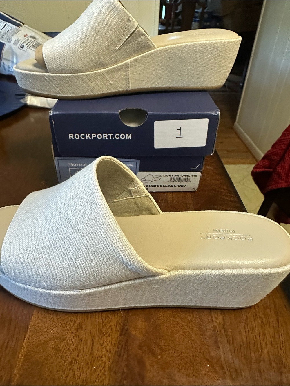 Rockport Light Natural Slides